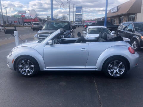 2013 Volkswagen Beetle Convertible for sale at Ron's Auto Sales (DBA Select Automotive) in Lebanon TN