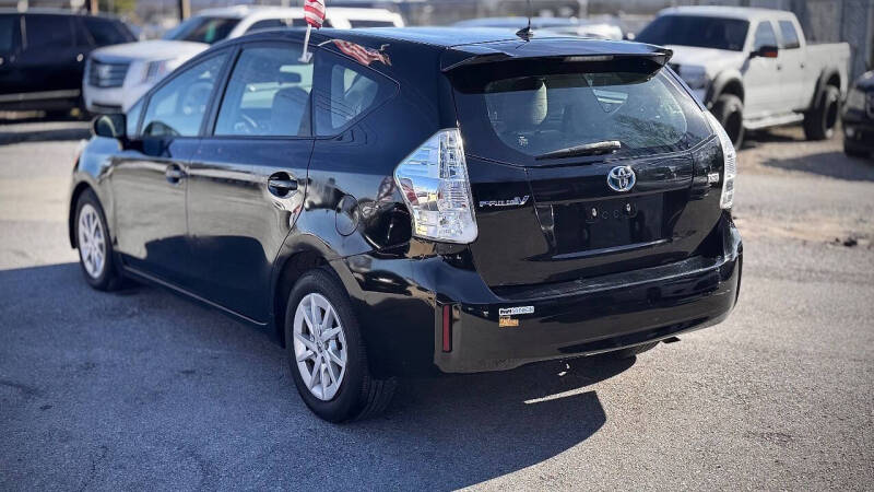 2014 Toyota Prius v Five