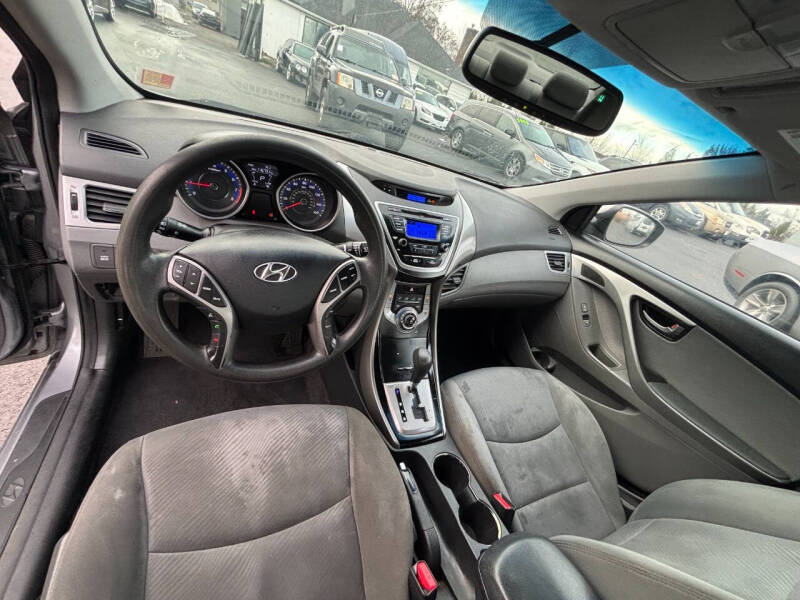 2013 Hyundai Elantra GLS photo 10