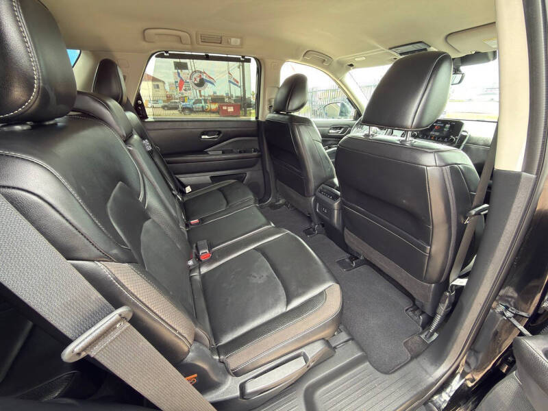 2024 Nissan Pathfinder SL