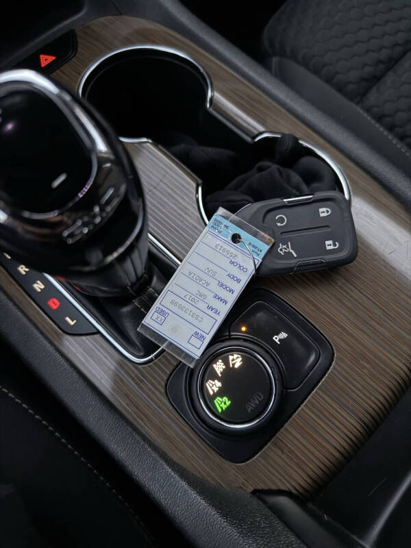 2017 GMC Acadia SLE-2