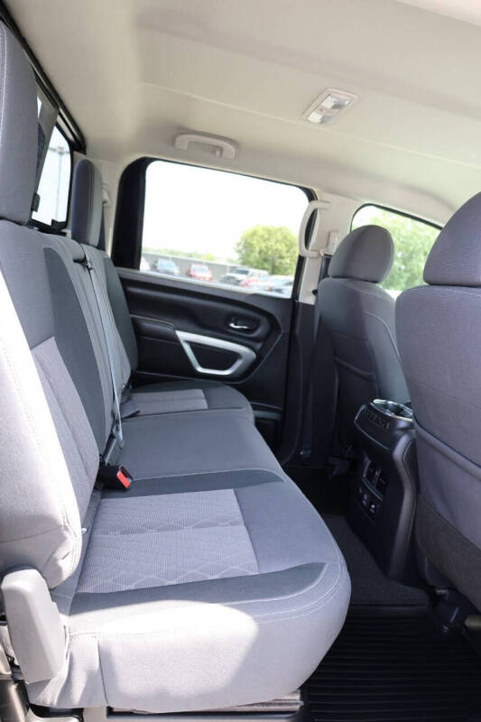 2024 Nissan Titan SV