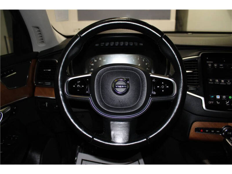 2021 Volvo XC90 T5 Momentum