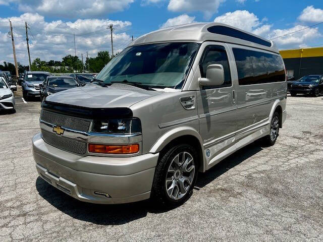 2023 Chevrolet Express 2500 Work Van HD's photo