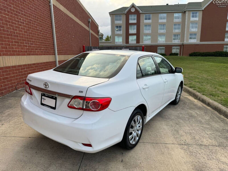 2012 Toyota Corolla LE photo 13