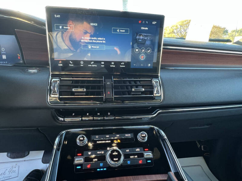 2023 Lincoln Navigator Standard