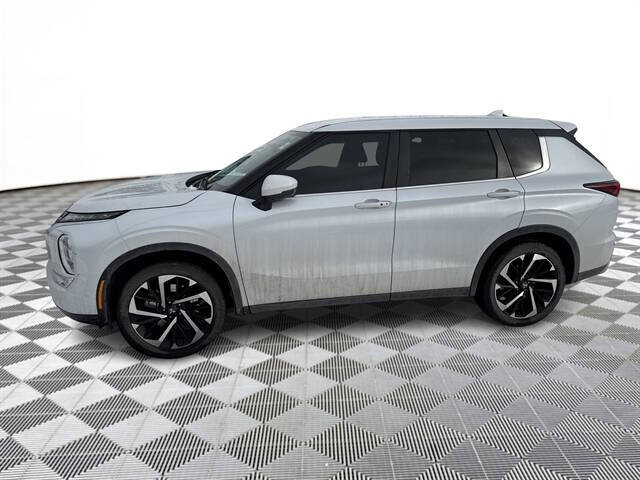 2023 Mitsubishi Outlander SE
