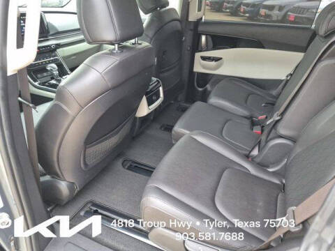 2024 Kia Carnival EX