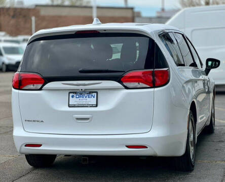 2017 Chrysler Pacifica LX