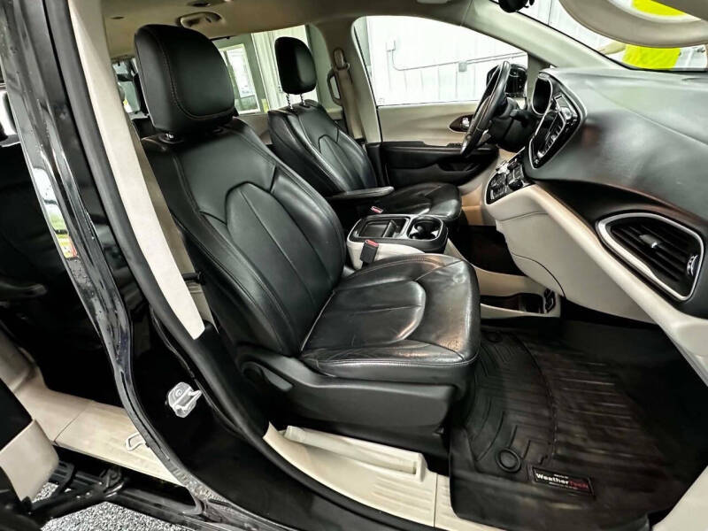 2017 Chrysler Pacifica Touring-L