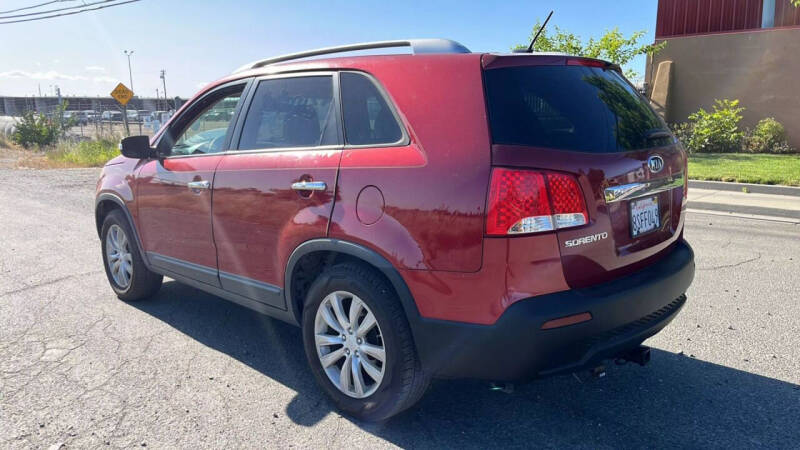 2011 Kia Sorento LX