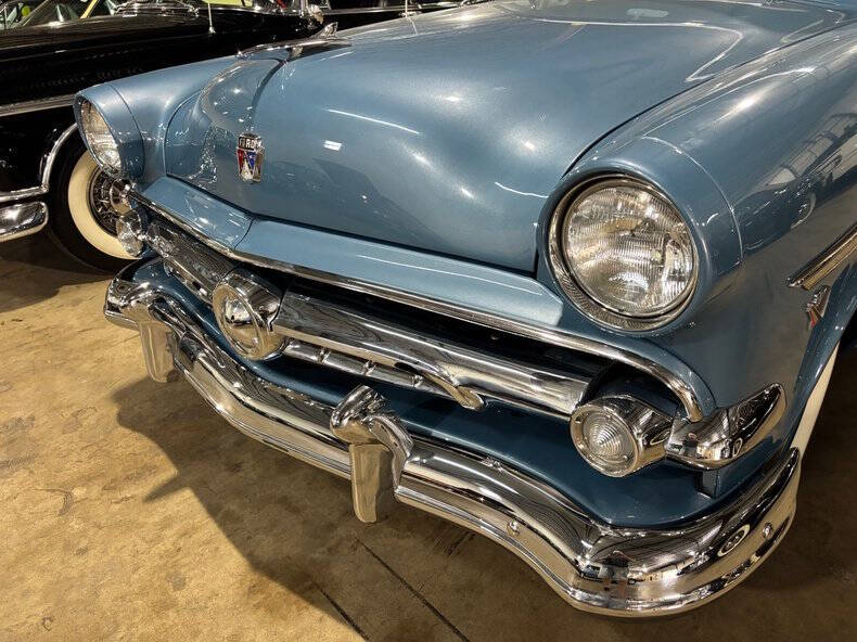 1954 Ford Crestline