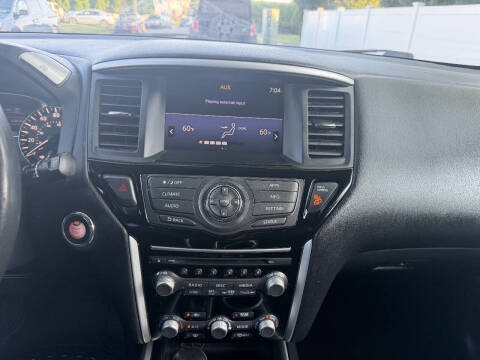 2017 Nissan Pathfinder SV