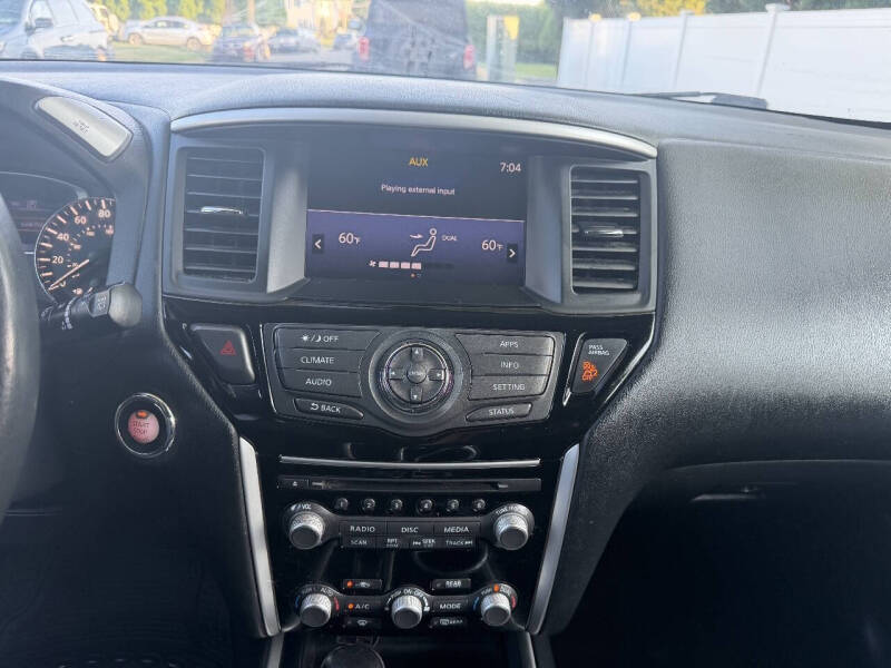 2017 Nissan Pathfinder SV
