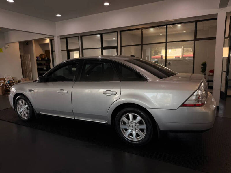 2009 Ford Taurus SE