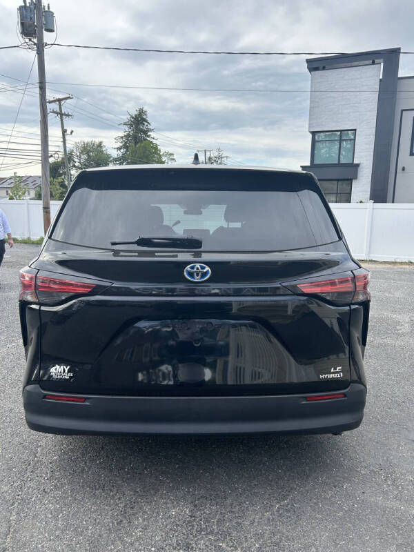 2021 Toyota Sienna LE 8-Passenger