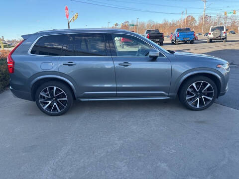 2020 Volvo XC90 T6 Momentum 6-Passenger