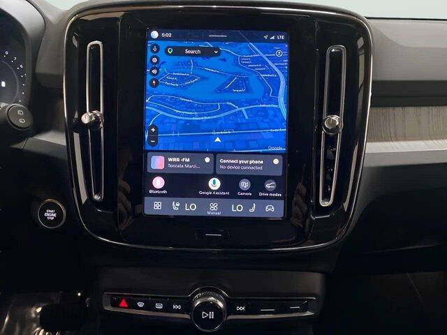 2025 Volvo XC40 B5 Plus Bright Theme