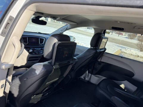 2017 Chrysler Pacifica Touring-L Plus