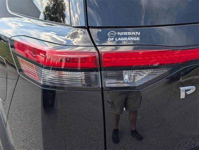 2022 Nissan Pathfinder SV