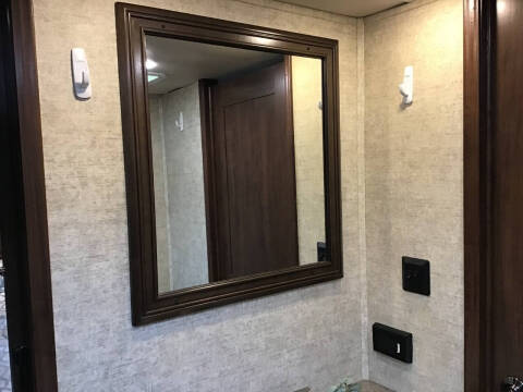 2018 Forest River Sierra 2850RL / 31ft