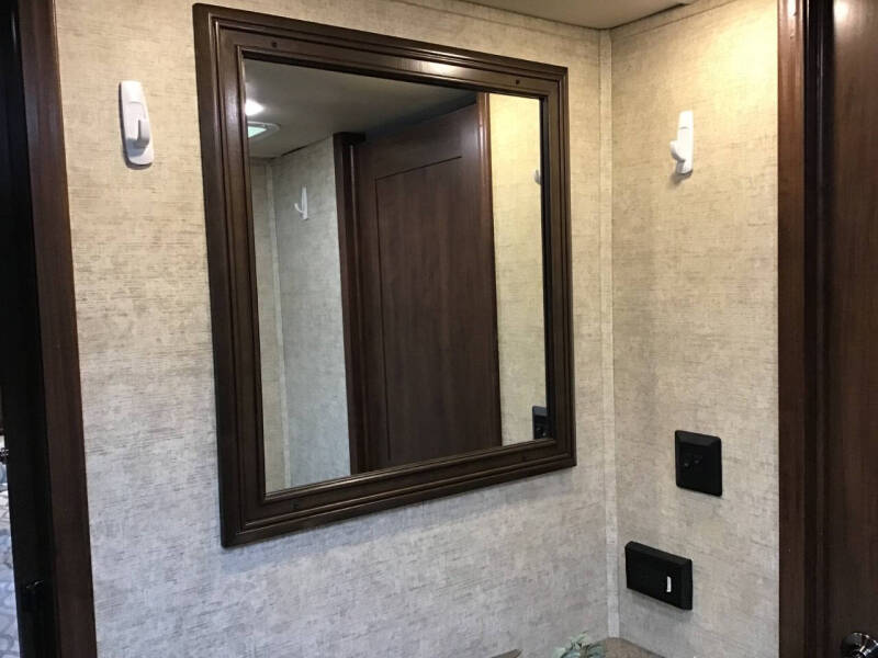 2018 Forest River Sierra 2850RL / 31ft