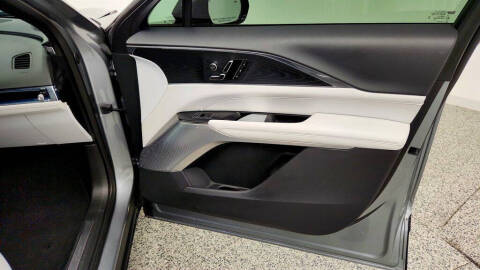 2024 Cadillac LYRIQ Luxury 3