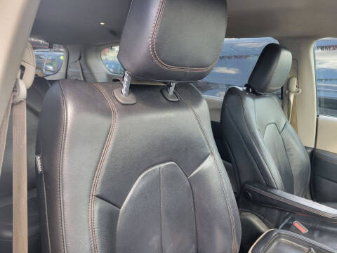 2017 Chrysler Pacifica Touring-L