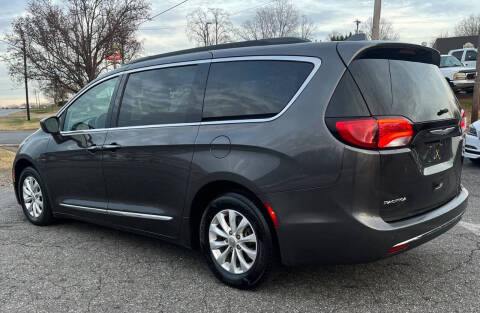 2017 Chrysler Pacifica Touring-L