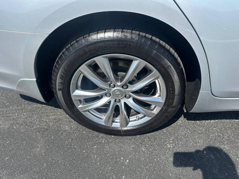 2015 Infiniti Q70 3.7