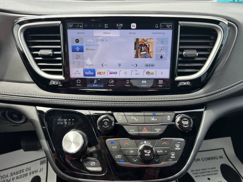 2026 Chrysler Pacifica Select