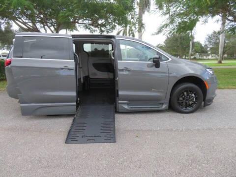 2024 Chrysler Pacifica Touring L