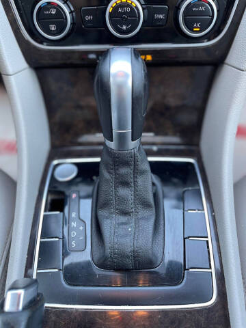 2015 Volkswagen Passat 1.8T SEL Premium