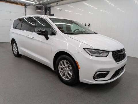 2024 Chrysler Pacifica Touring