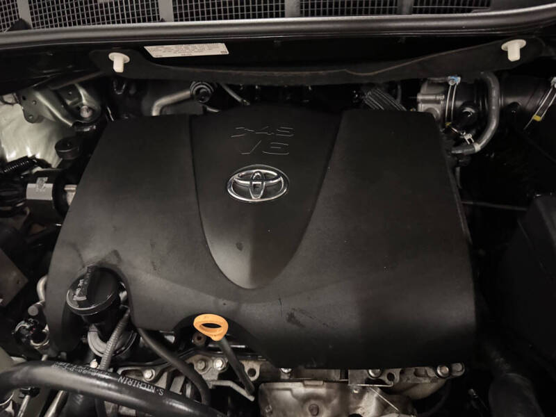 2020 Toyota Sienna XLE 8-Passenger