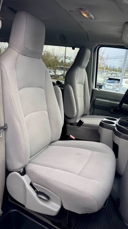 2013 Ford E-Series E-350 SD XLT