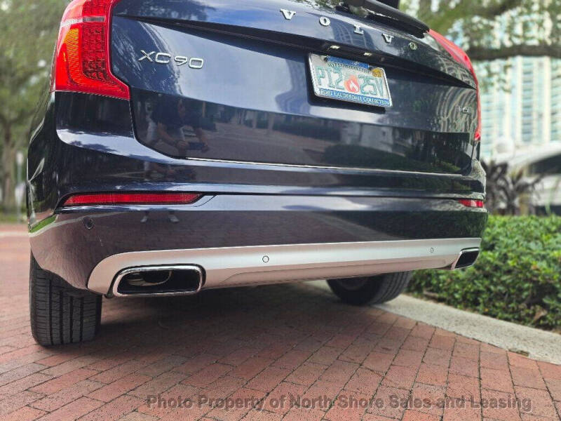 2016 Volvo XC90 T6 Momentum