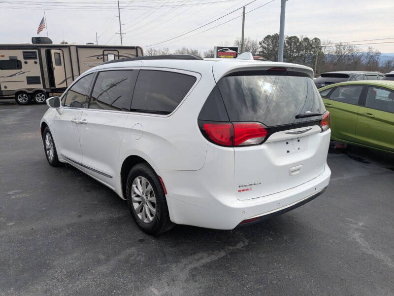2017 Chrysler Pacifica Touring-L