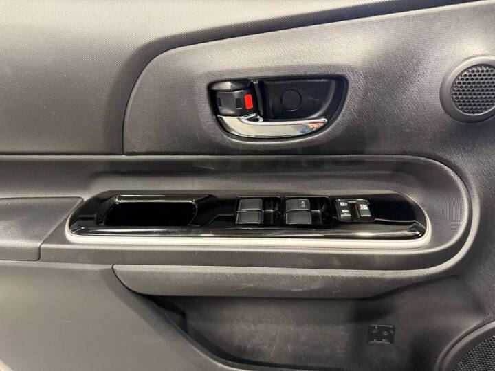 2016 Toyota Prius c Two