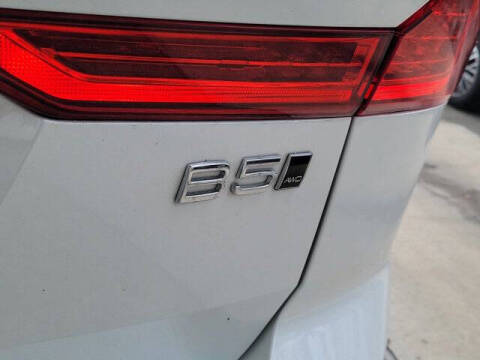 2024 Volvo XC60 B5 Core Dark Theme