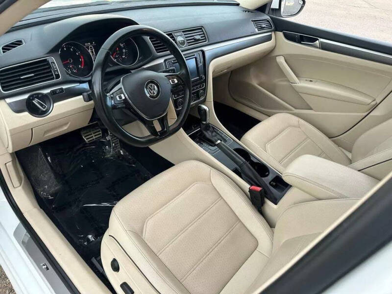 2017 Volkswagen Passat 1.8T R-Line