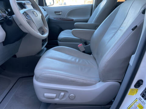 2012 Toyota Sienna XLE Mobility 7-Passenger