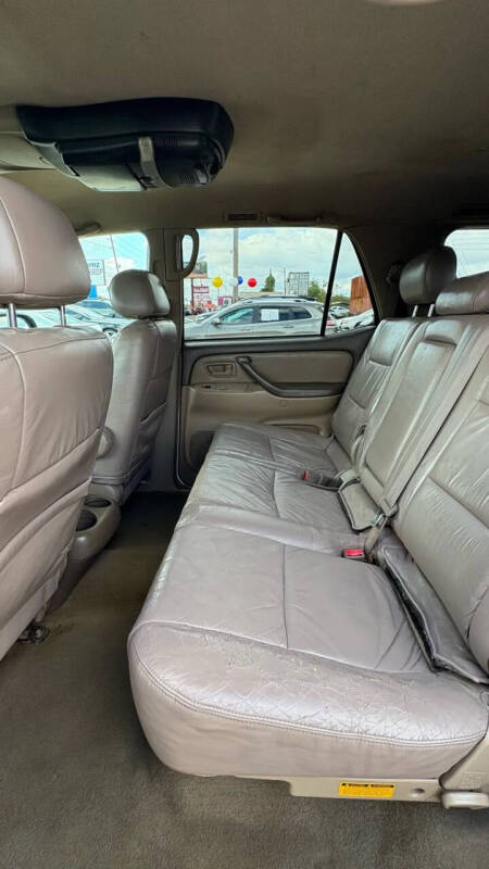 2004 Toyota Sequoia SR5