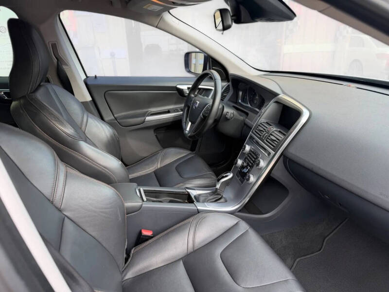 2017 Volvo XC60 T5 Dynamic