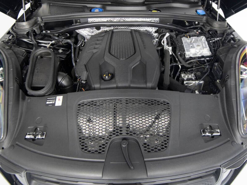 2025 Porsche Macan