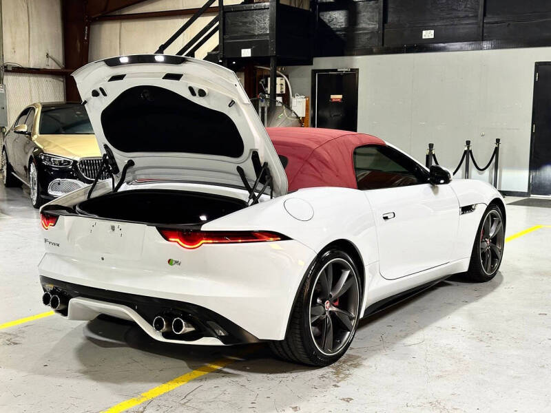 2018 Jaguar F-TYPE R