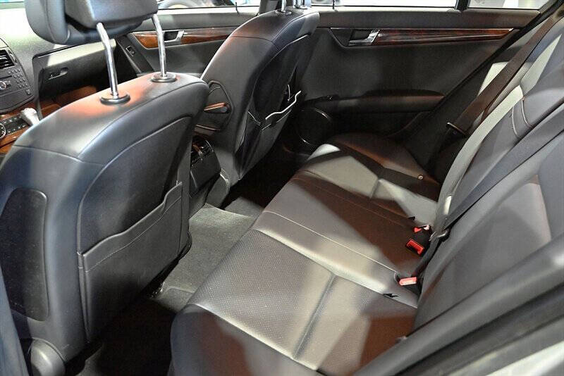 2009 Mercedes-Benz C-Class 32