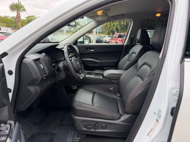 2025 Nissan Pathfinder SL