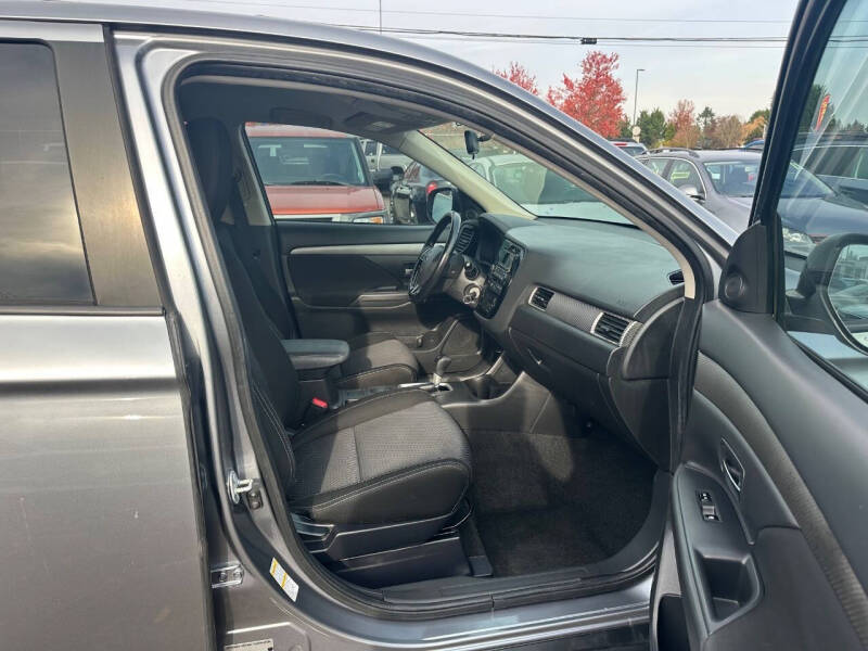 2016 Mitsubishi Outlander ES