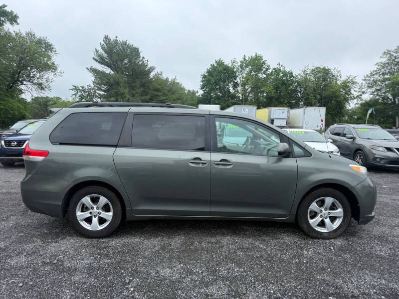 2014 Toyota Sienna LE 8-Passenger